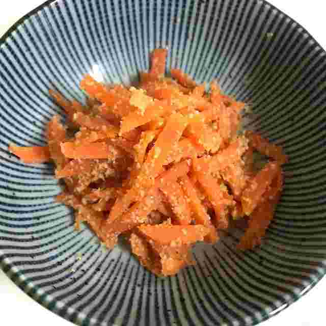 レンジで作る人参の胡麻和え