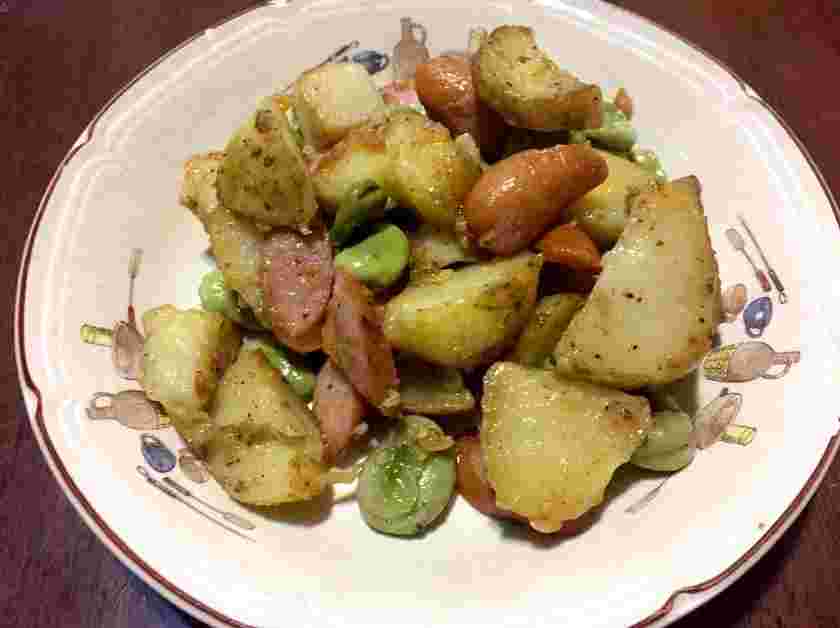 人気おつまみレシピで作るウインナーとそら豆のマヨ炒め