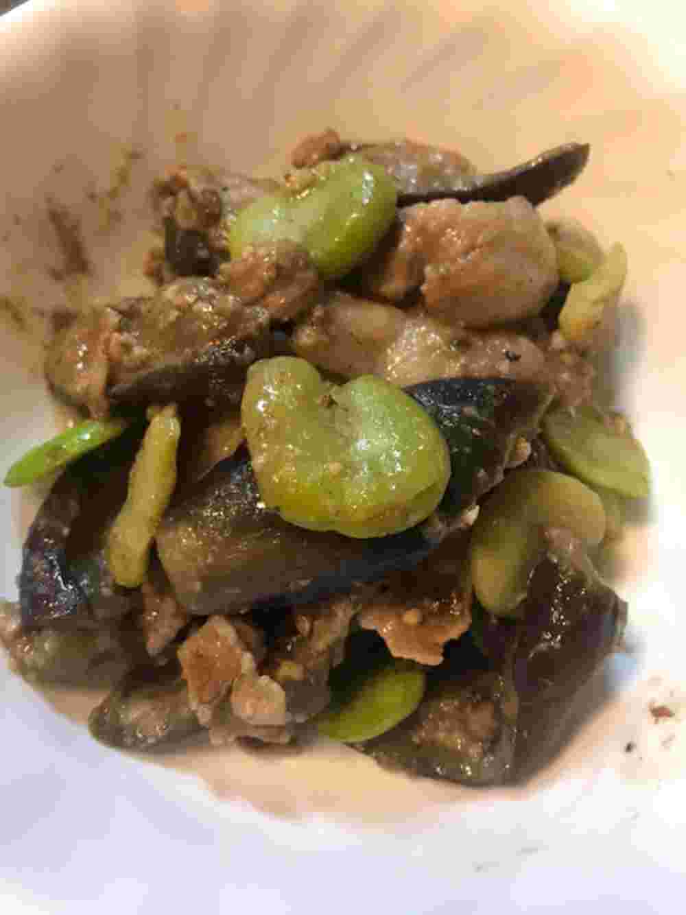 人気おつまみレシピで作るナスとそら豆の味噌炒め