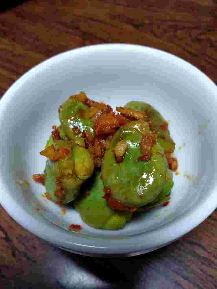 人気おつまみレシピで作るそら豆の豆板醤炒め