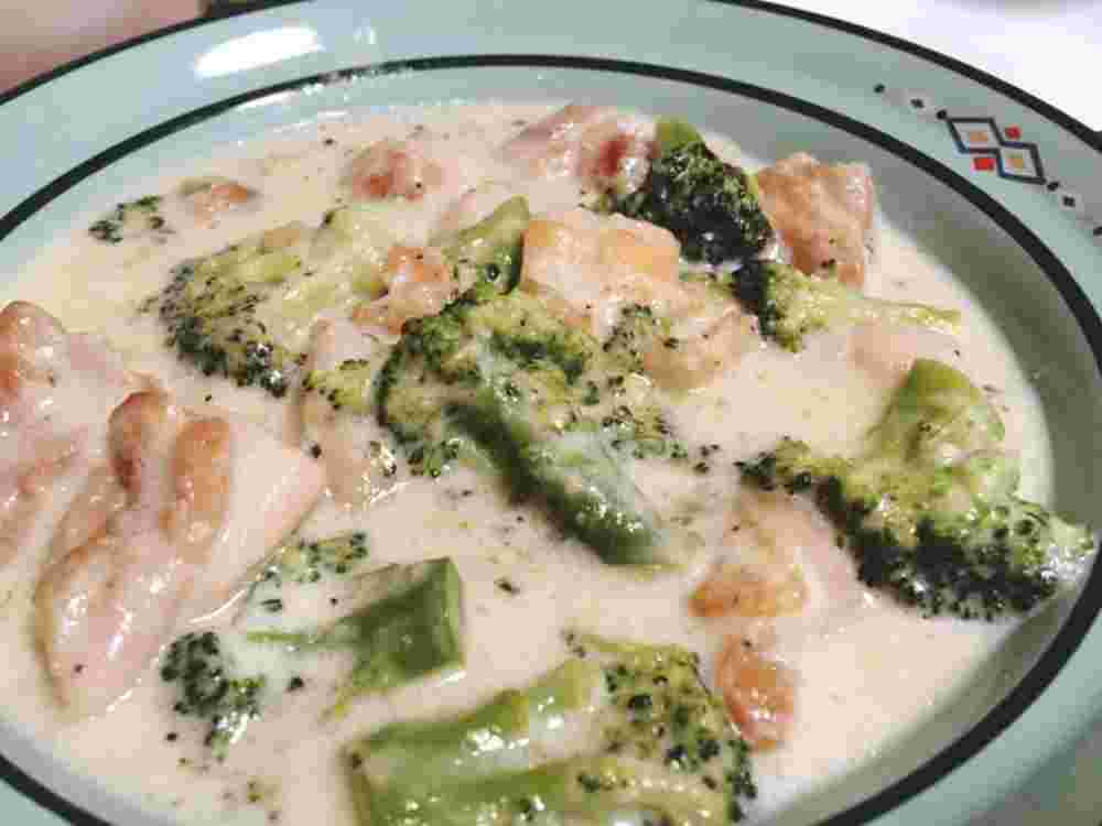 鶏肉とブロッコリーのニンニククリーム煮