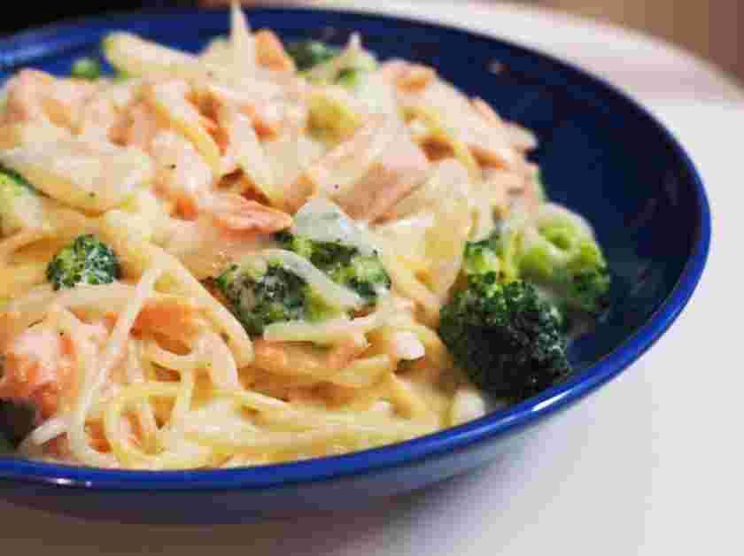 ブロッコリーと鮭のクリームパスタ