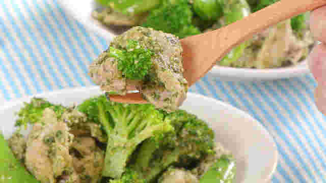 豚肉とブロッコリーのグリーン野菜のバジルサラダのレシピ