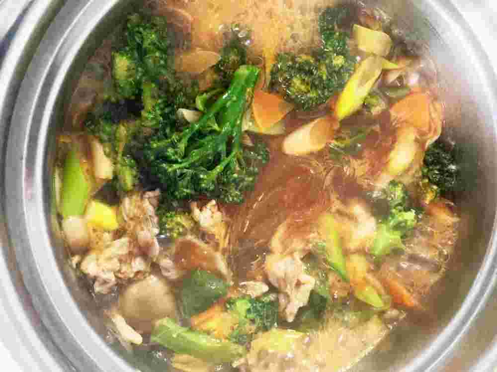豚肉とブロッコリーを使った春雨と野菜の中華風煮物のレシピ