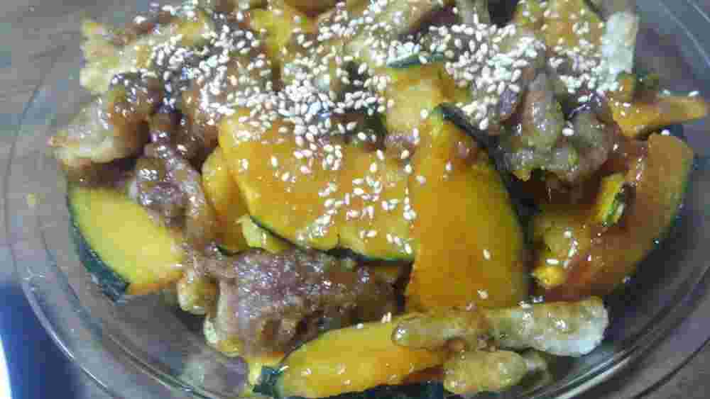 ごぼう入り豚肉とかぼちゃの黒酢炒め