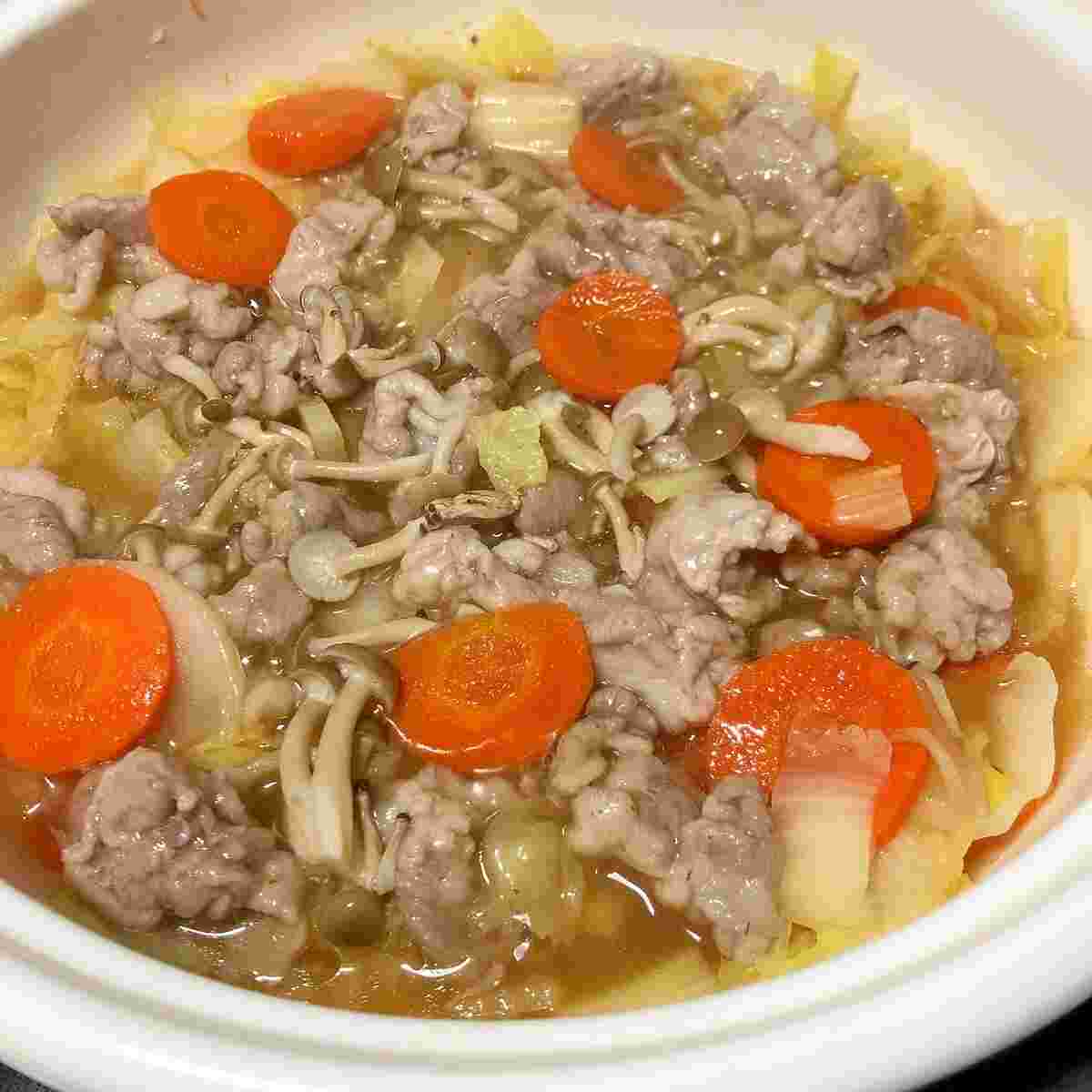 豚肉と白菜と人参のとろみ鍋