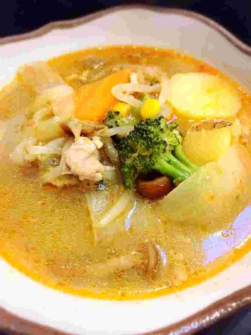ごま油を使用した野菜の中華スープ