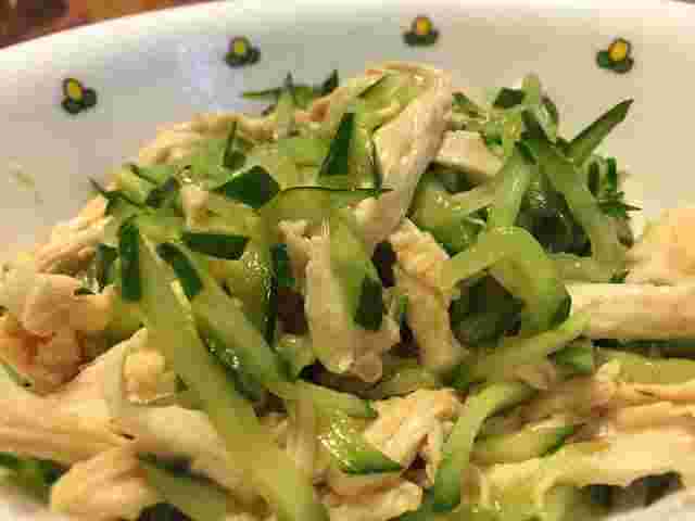 すし酢を使って簡単に作る蒸し鶏ときゅうりの中華サラダ