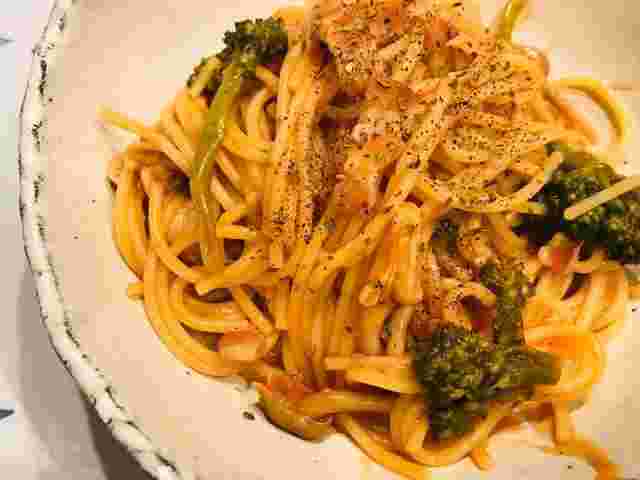 電子レンジで作る簡単しめじとブロッコリーのトマトパスタ