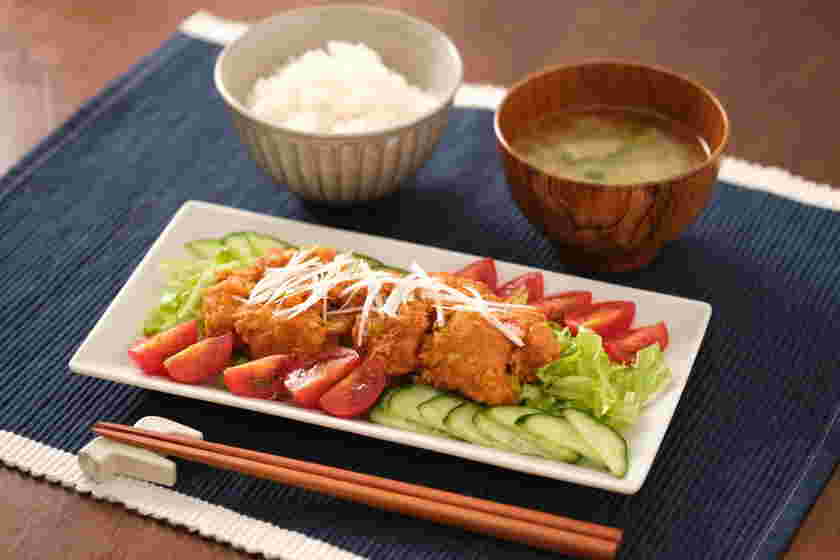 唐揚げのピリ辛サラダ