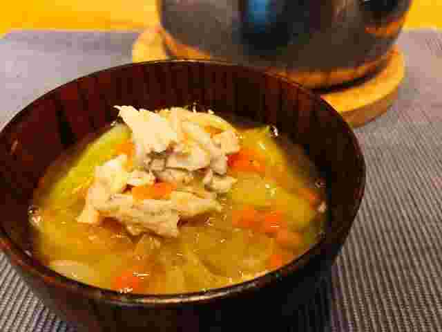 サラダチキンで作るたっぷりキャベツスープ