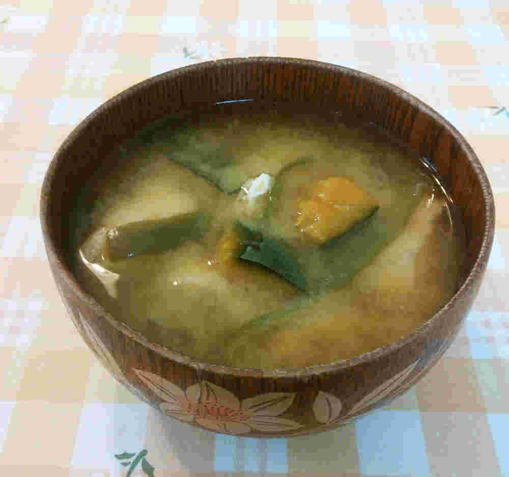 人気レシピで作るピーマンとかぼちゃの味噌汁