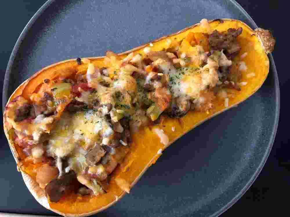 人気レシピで作るピーマンの入ったかぼちゃの肉詰め