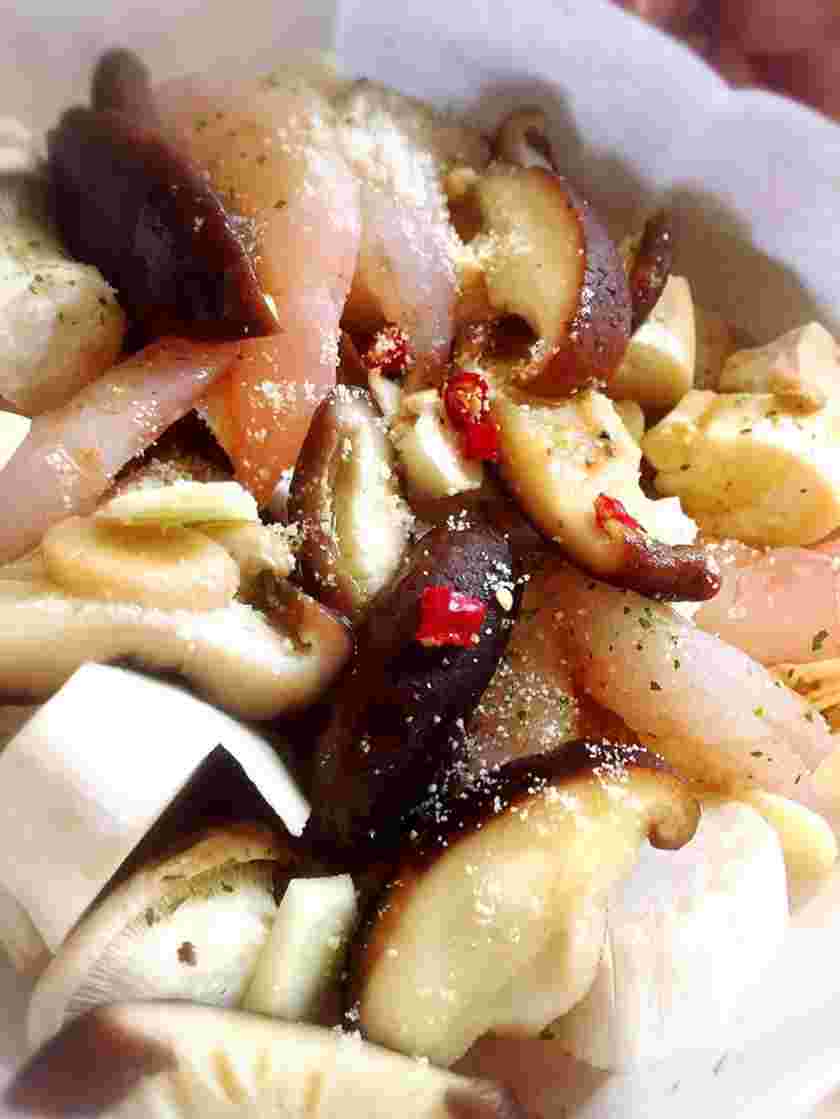 エビときのこの蒸し焼きのおつまみレシピ