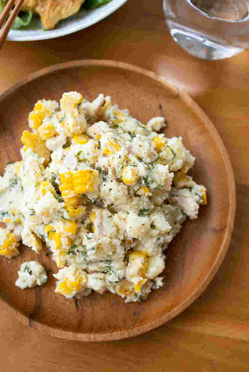 ヨーグルトを使ったとうもろこしと青じぞの和風ポテトサラダ
