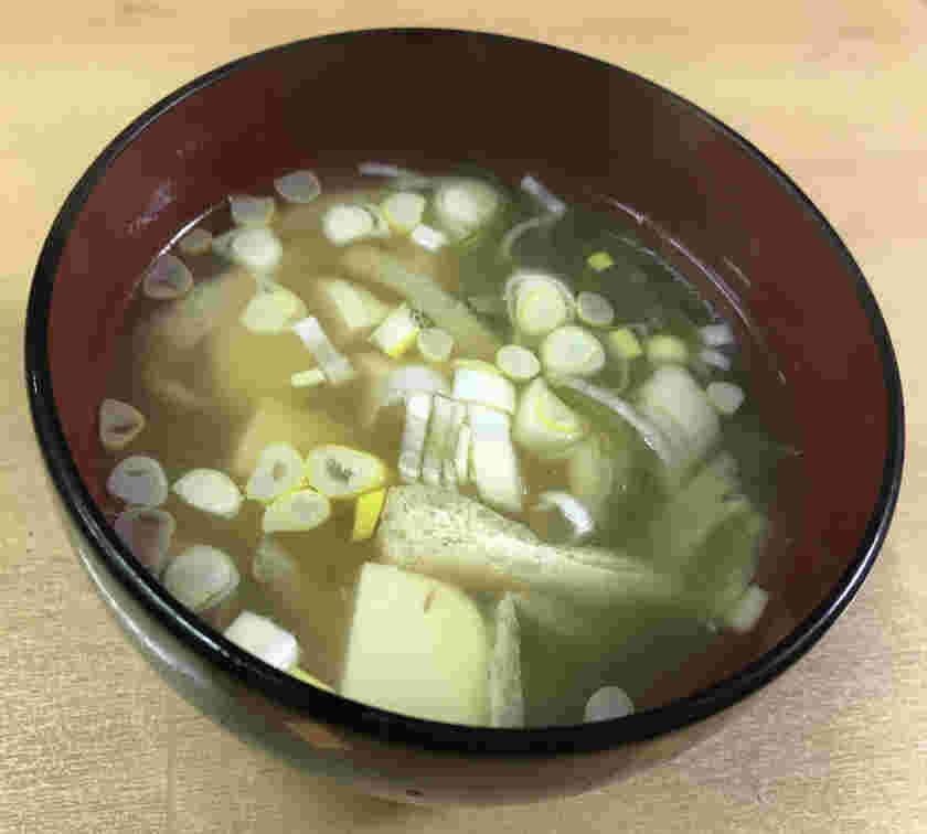 豆腐とめかぶの味噌汁