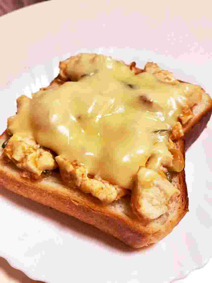 麻婆豆腐チーズトースト