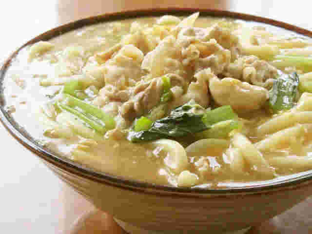 豚バラ肉と小松菜とふんわり卵の煮込みうどん