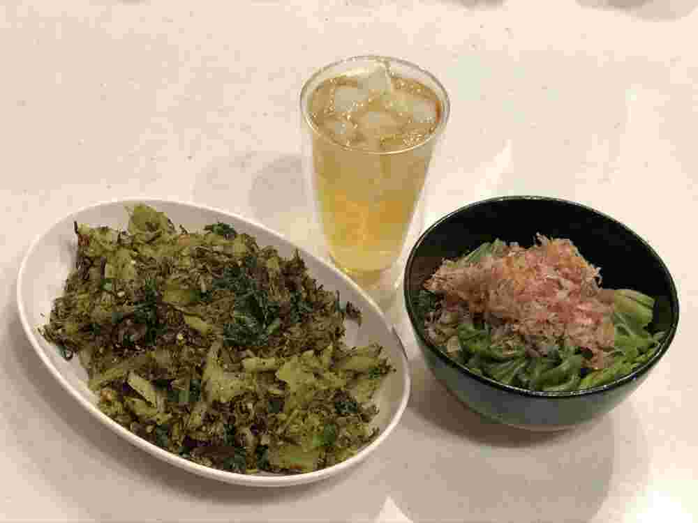 セロリとブロッコリーの塩昆布炒め