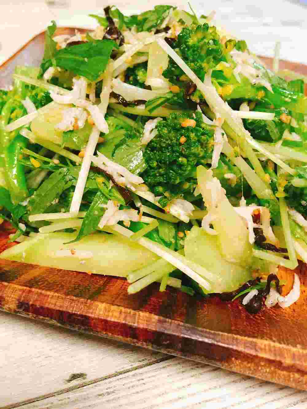 水菜とブロッコリーの塩昆布しらすサラダ