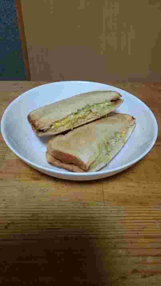鶏ハムとキャベツのホットサンドイッチ