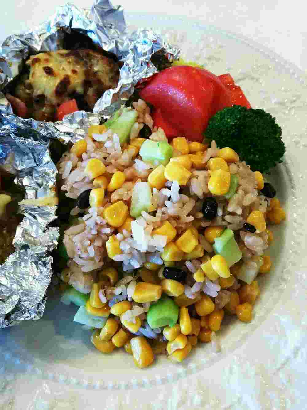 醤油コーンバターとブロッコリーの茎のチャーハン