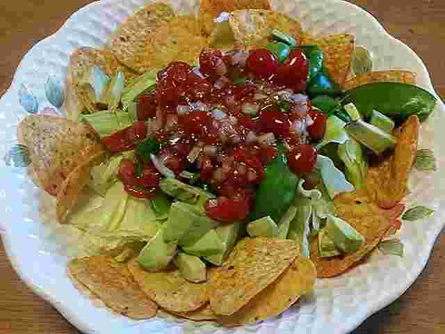 タコス味チップスのメキシカンサラダ