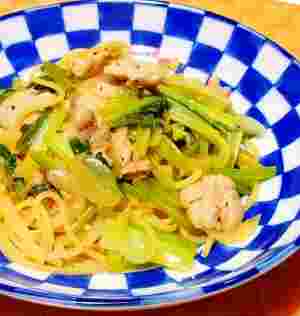 鶏肉と小松菜のパスタ
