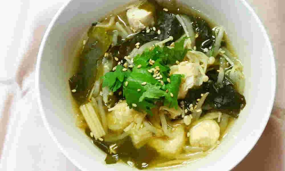 もやし、わかめの生姜入りささみスープ