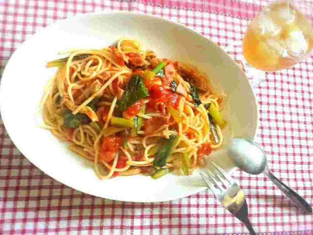 簡単小松菜のトマトパスタのレシピ