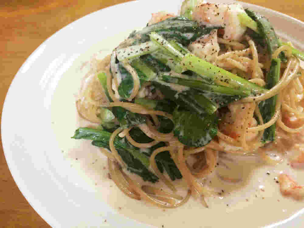 小松菜を使った全粒粉の豆乳味噌スープパスタのレシピ