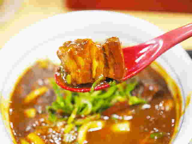 ゴロッとした牛肉が楽しめるなか卯のプレミアムカレーうどん