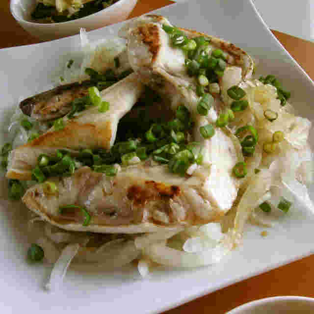 オニオンスライスで魚の塩焼き