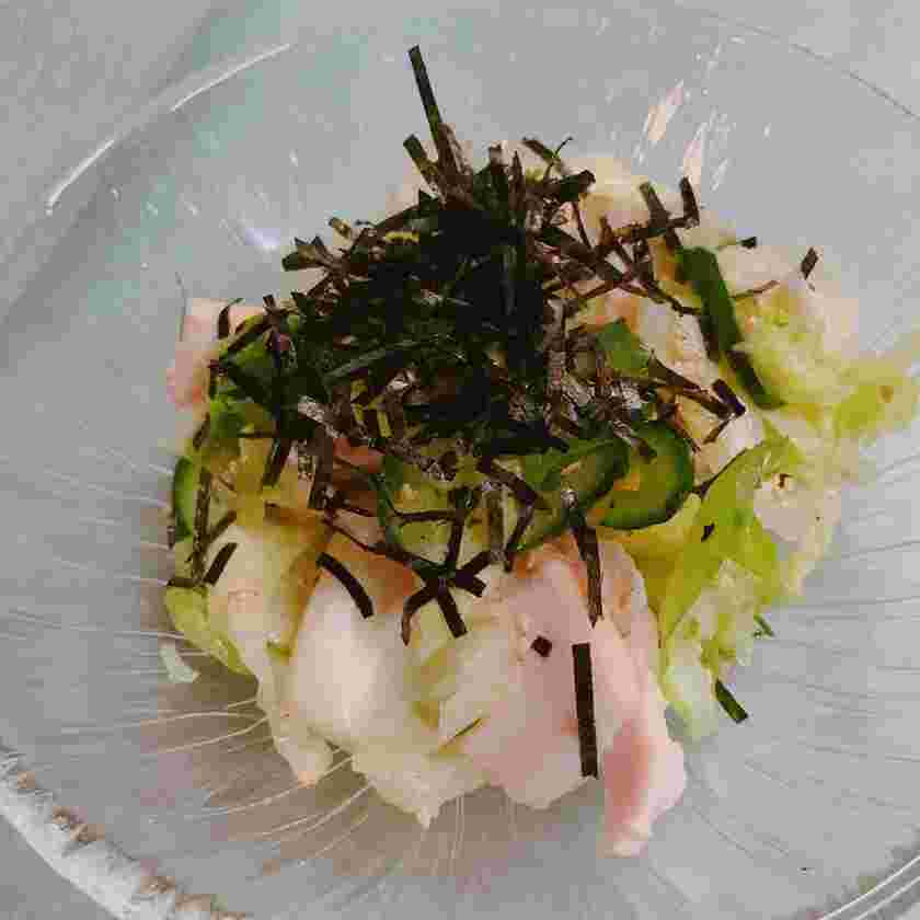 コクあるキャベツとサラダチキンの塩ダレサラダ