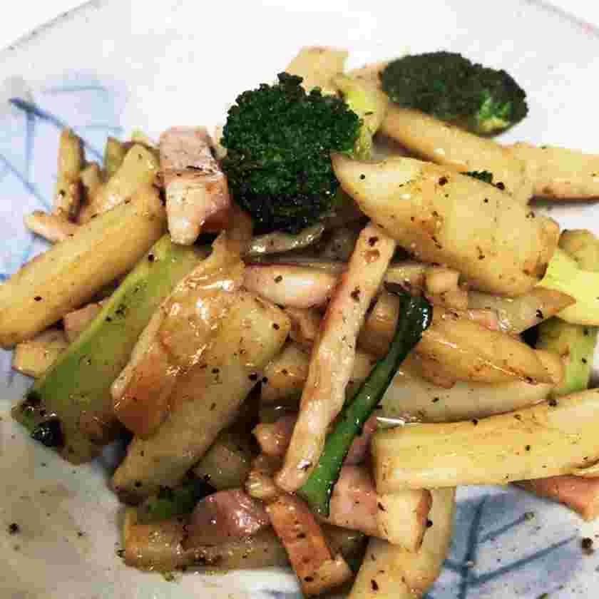 レンコンとブロッコリーとベーコンのバター醤油炒め