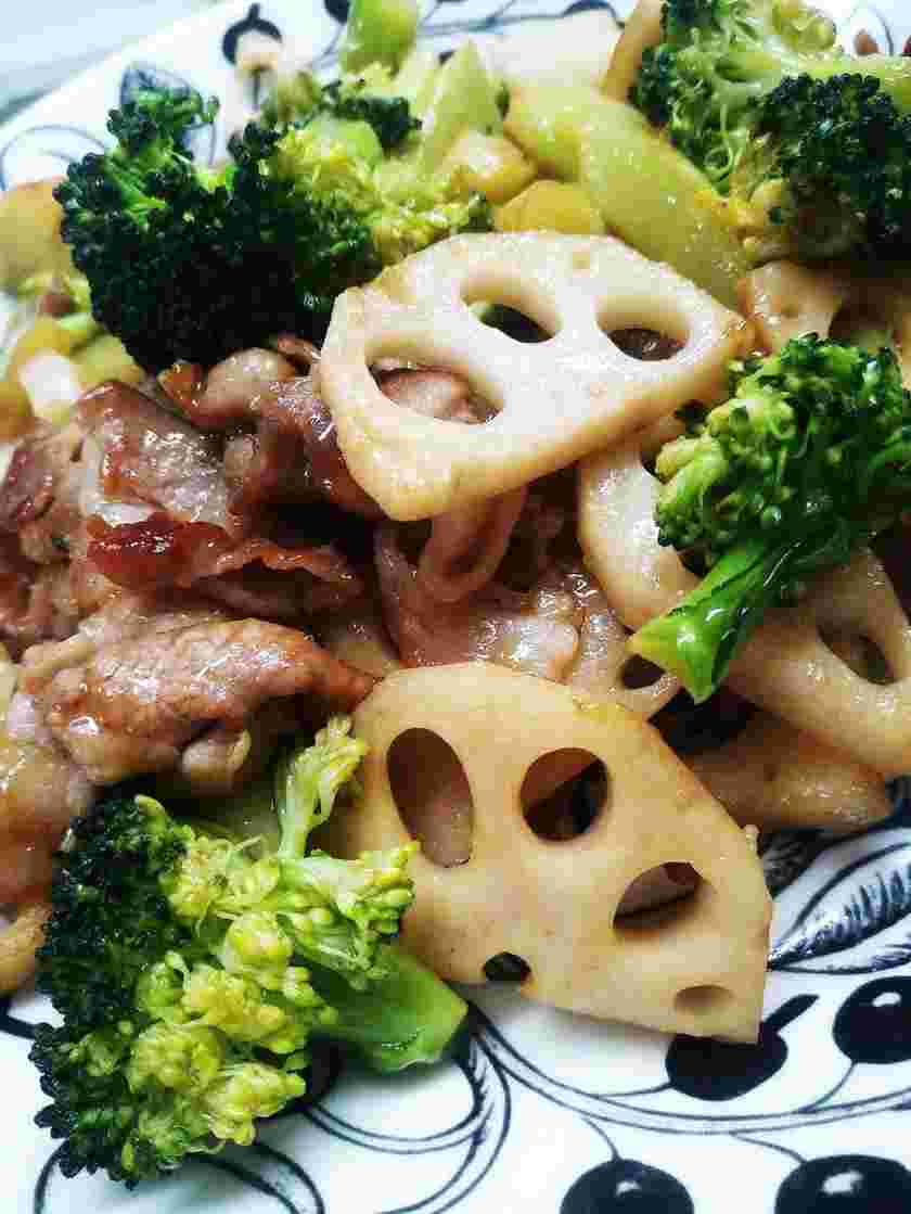レンコンとブロッコリーの豚肉炒め