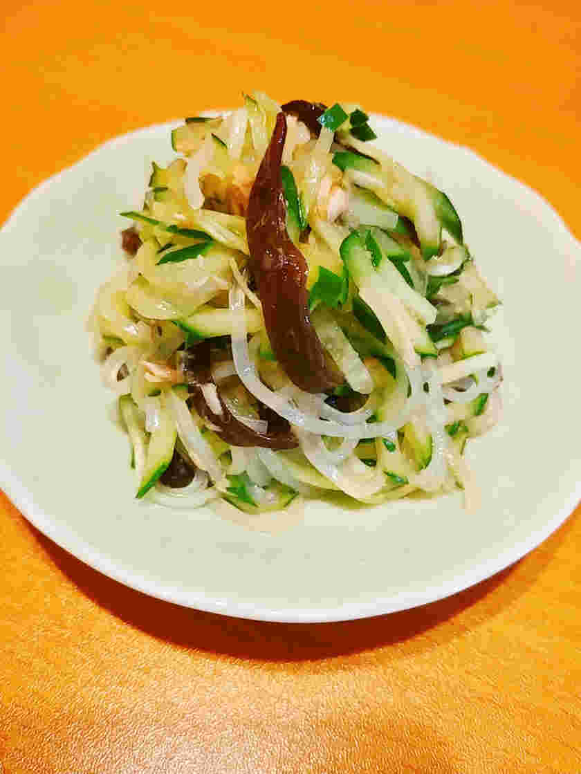 きゅうりと生きくらげのさっぱりマロニーサラダ