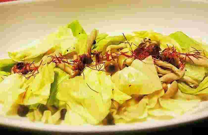 キャベツとしめじの中華風ホットサラダ