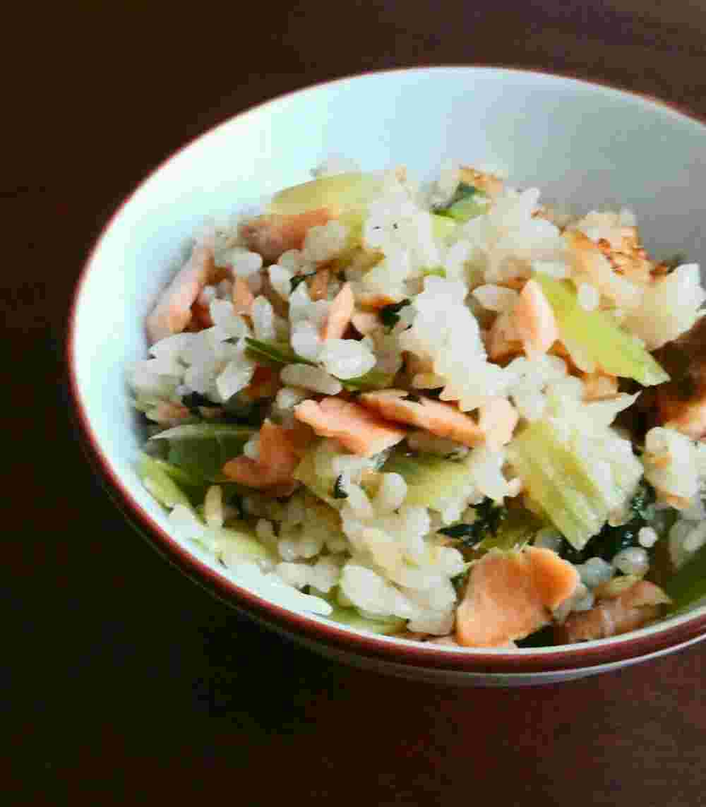 小松菜を使った鮭の炊き込みご飯