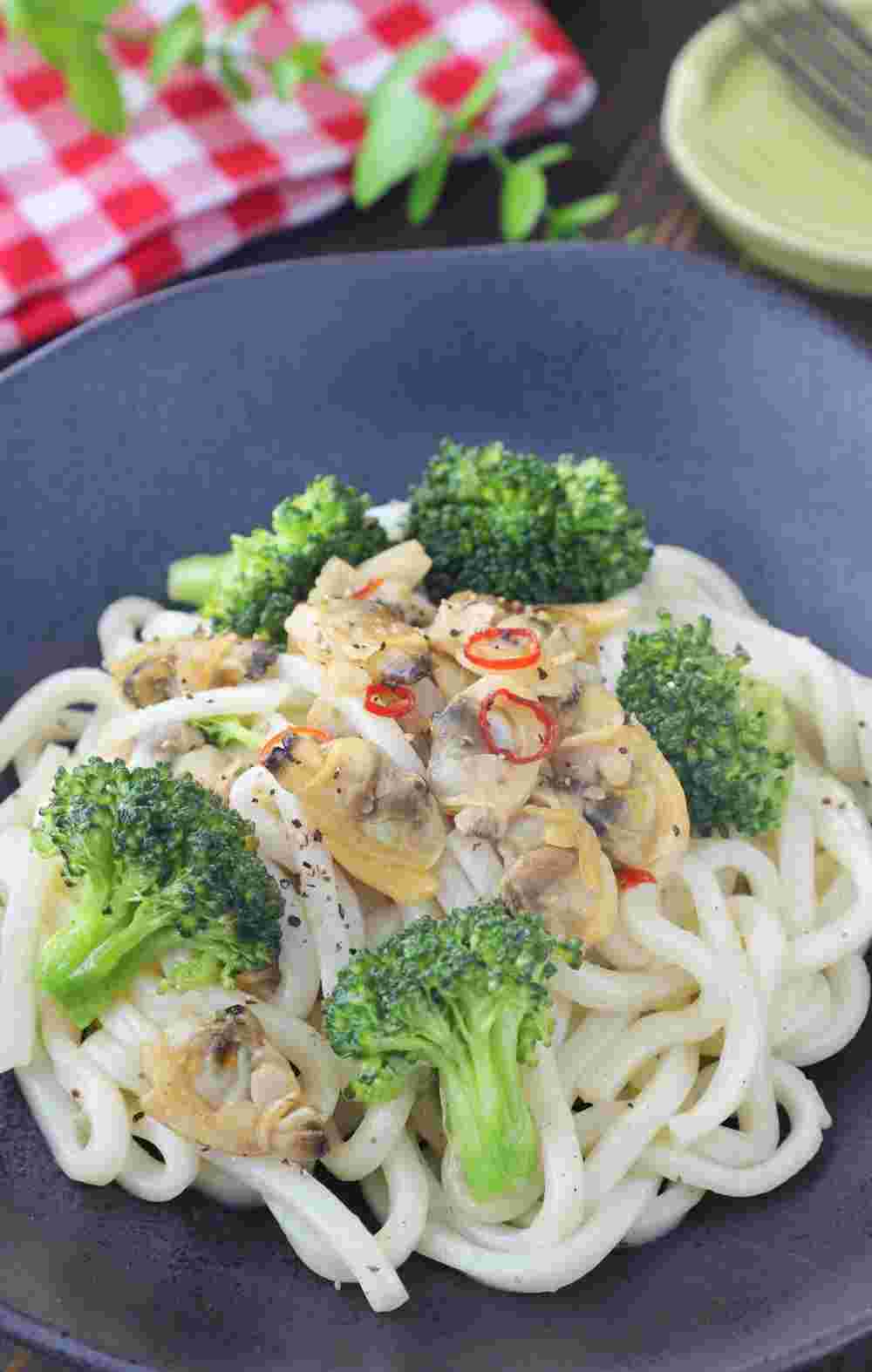 あさりとブロッコリのペペロンチーノうどん