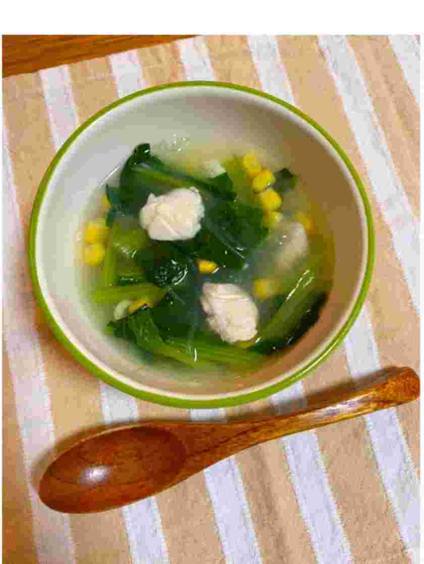優しい味付けの小松菜とささみの中華スープ