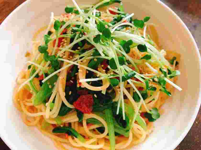 小松菜とポン酢を使ったさっぱり梅肉パスタ