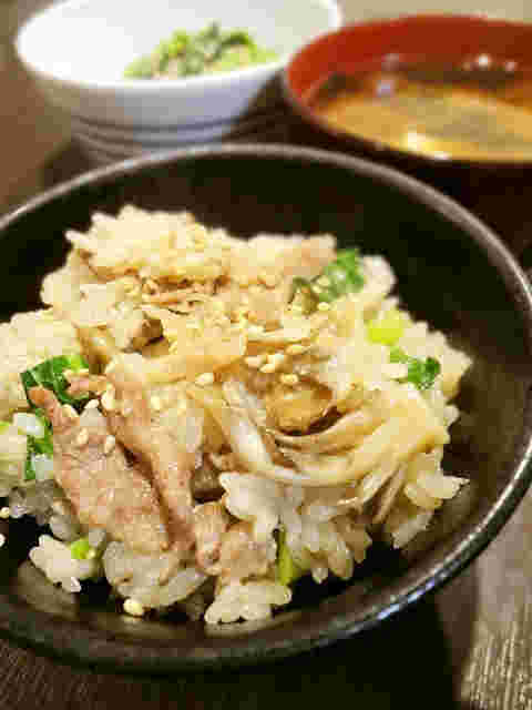 小松菜を使った牛肉と舞茸の炊き込みご飯
