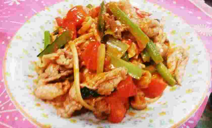 豚と小松菜のトマトスパゲティ
