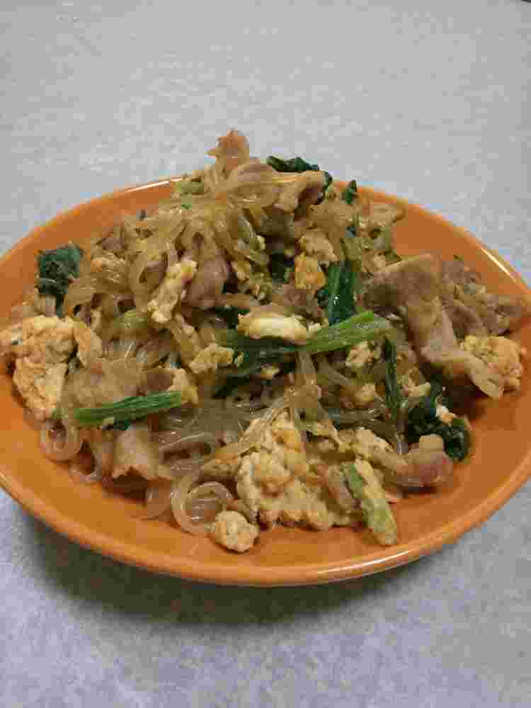 小松菜と糸こんにゃくと豚肉の卵炒め