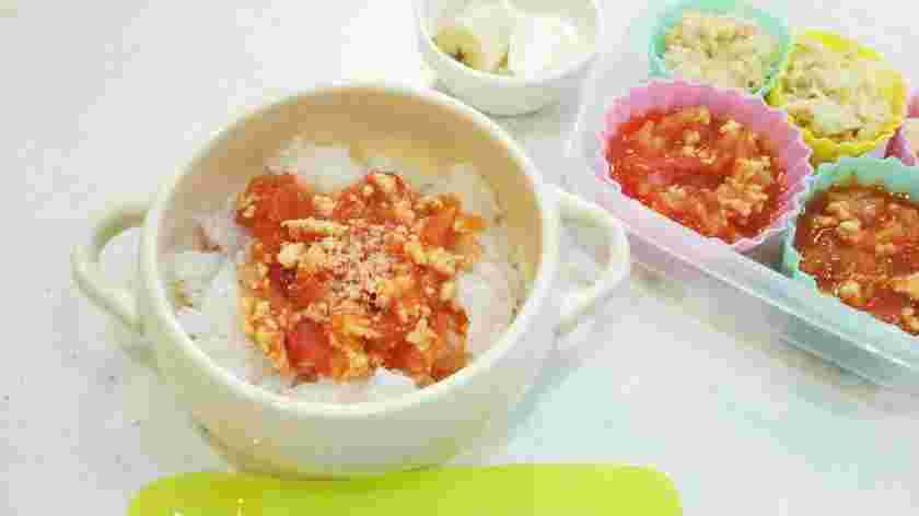 離乳食におすすめのトマト缶を使ったチキンとトマトのドリア