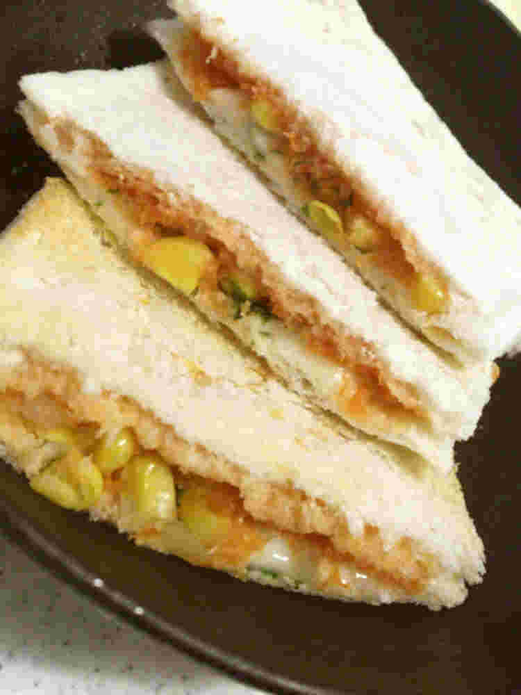 野菜入りピザ風サンドイッチ