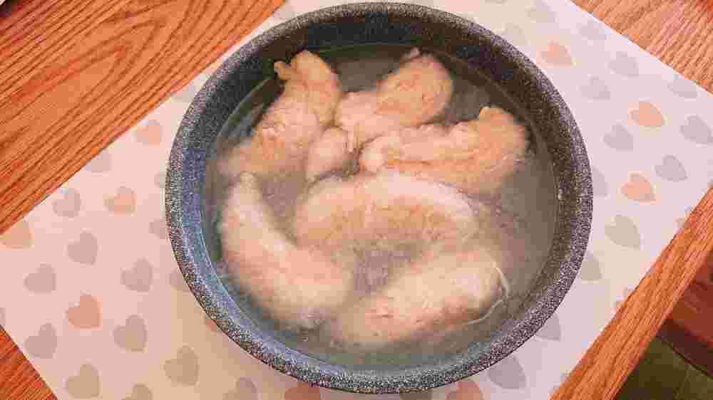 離乳食用に茹でたささみ