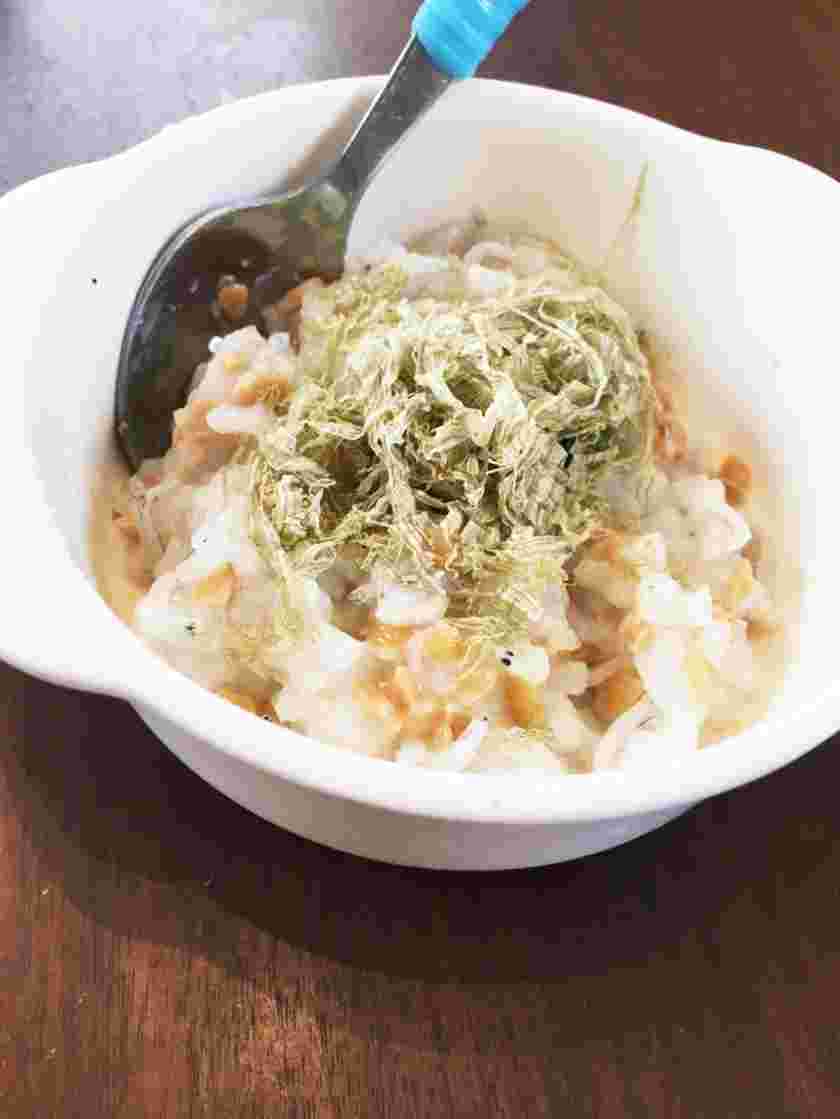 離乳食のしらすと納豆のとろろ昆布丼