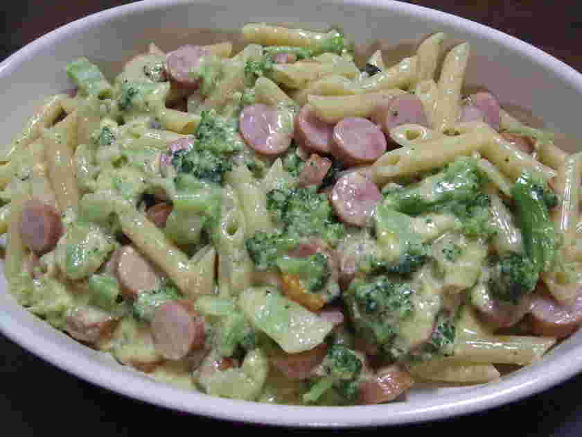 にんにく入りブロッコリーとソーセージのカルボナーラ風パスタ